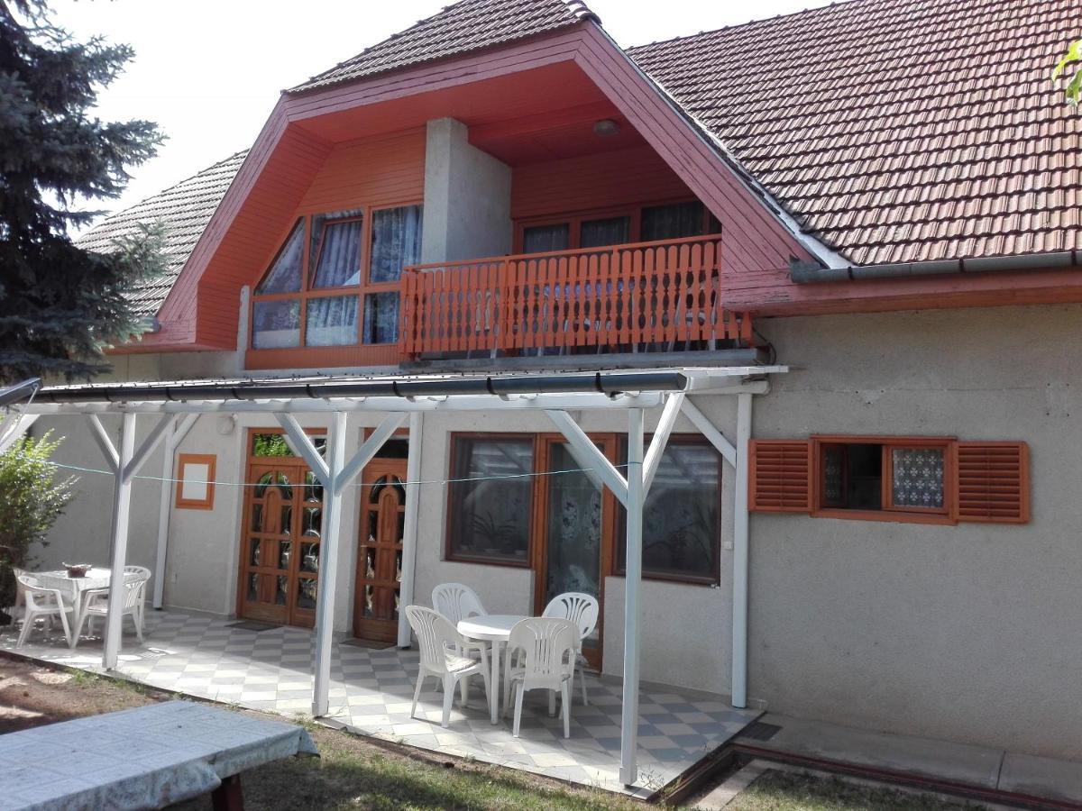 Hutter Vendeghaz Hotel Szantod Bagian luar foto