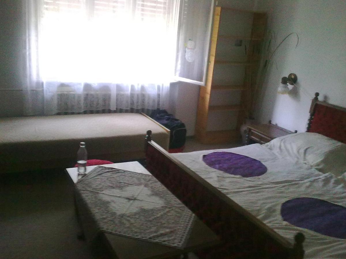 Hutter Vendeghaz Hotel Szantod Bagian luar foto