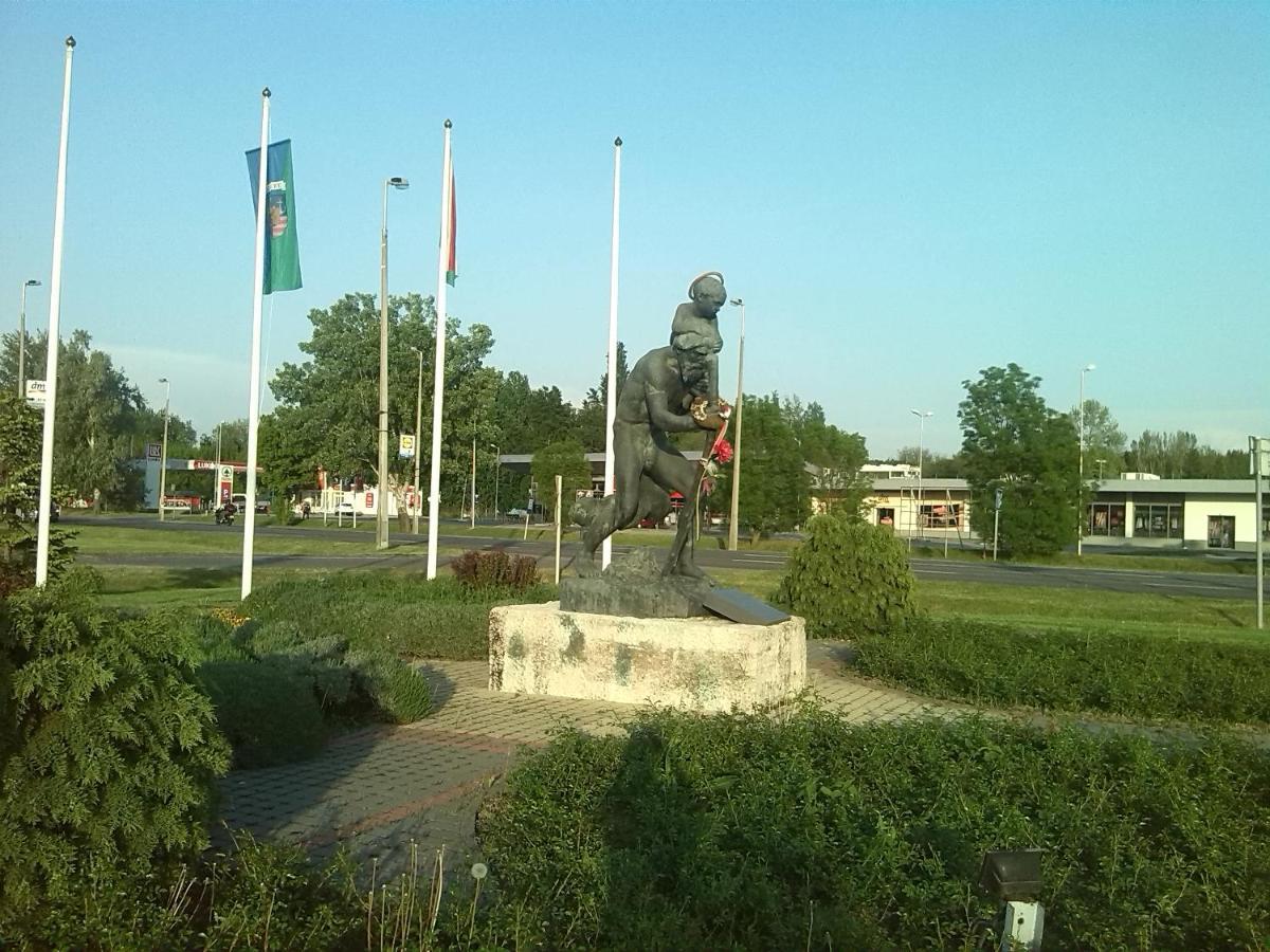 Hutter Vendeghaz Hotel Szantod Bagian luar foto